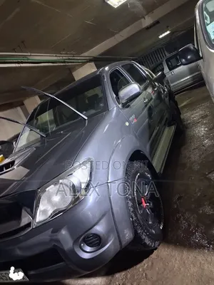Toyota Hilux 2011 Gray