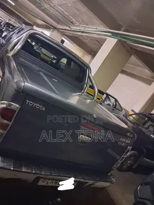 Toyota Hilux 2011 Gray