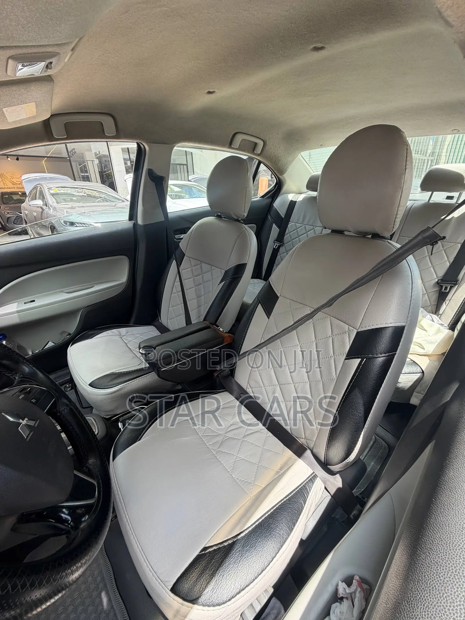 Mitsubishi Attrage 2022 Silver