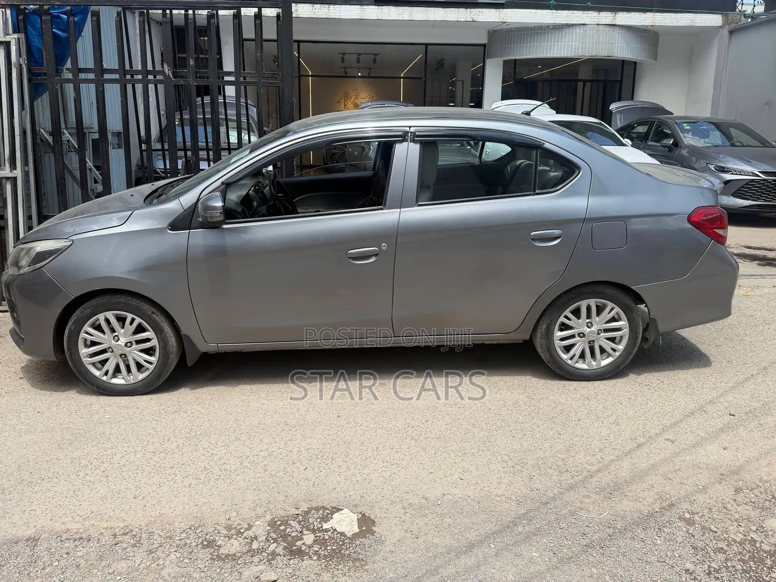 Mitsubishi Attrage 2022 Silver