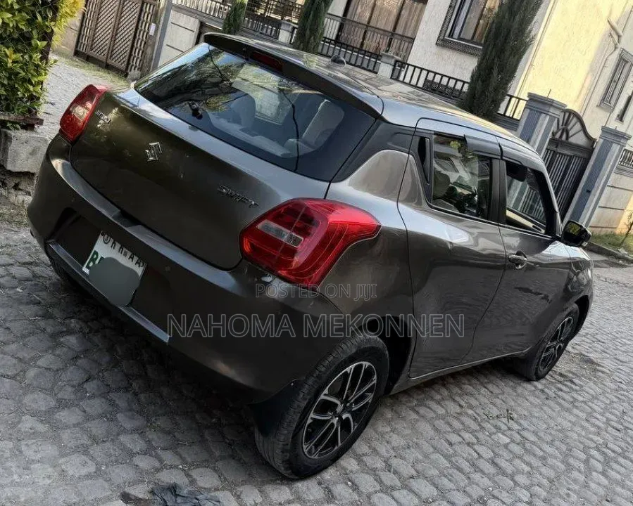 Suzuki Swift 2022 Gray