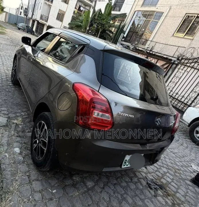 Suzuki Swift 2022 Gray