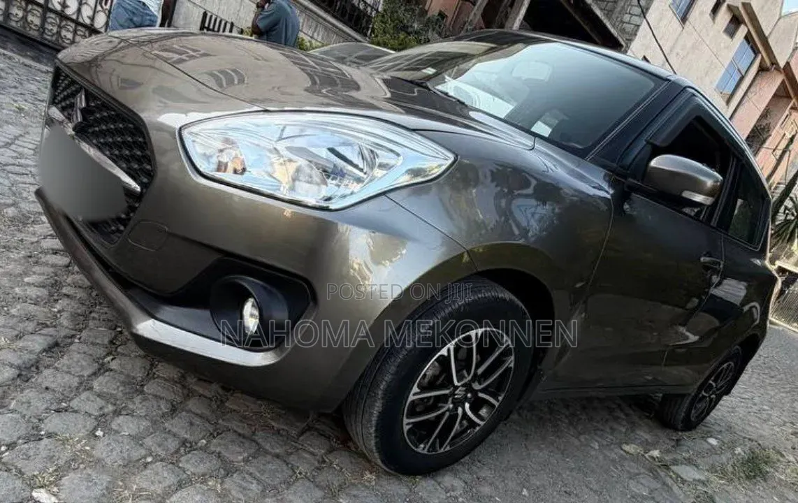 Suzuki Swift 2022 Gray