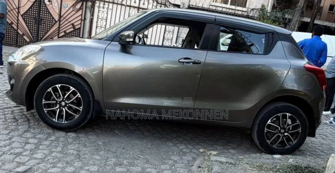Suzuki Swift 2022 Gray