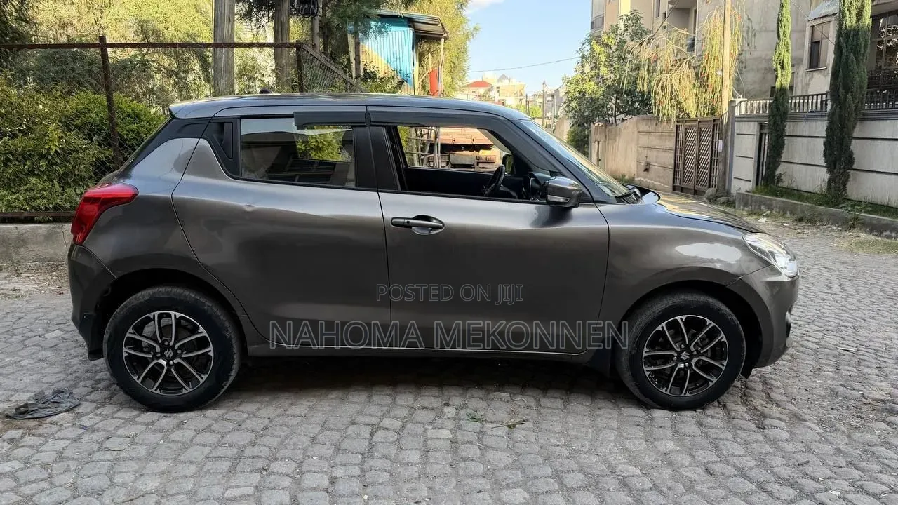 Suzuki Swift 2022 Gray