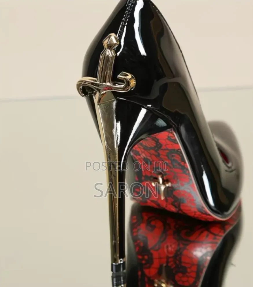 Woman's Heel Shoe