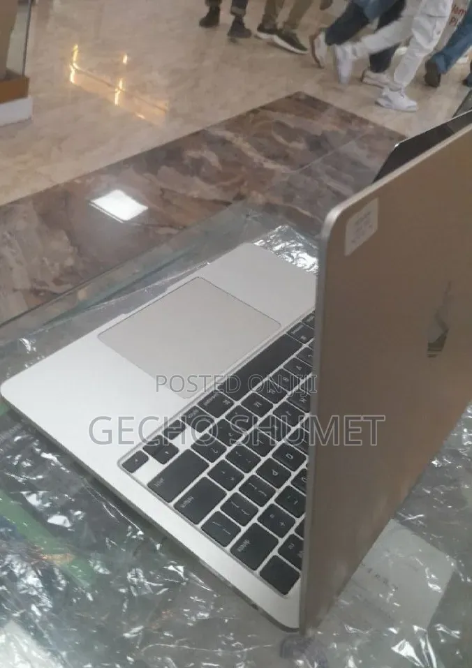 New Laptop Apple MacBook Air 2022 M2 16GB Apple M2 SSD 1T