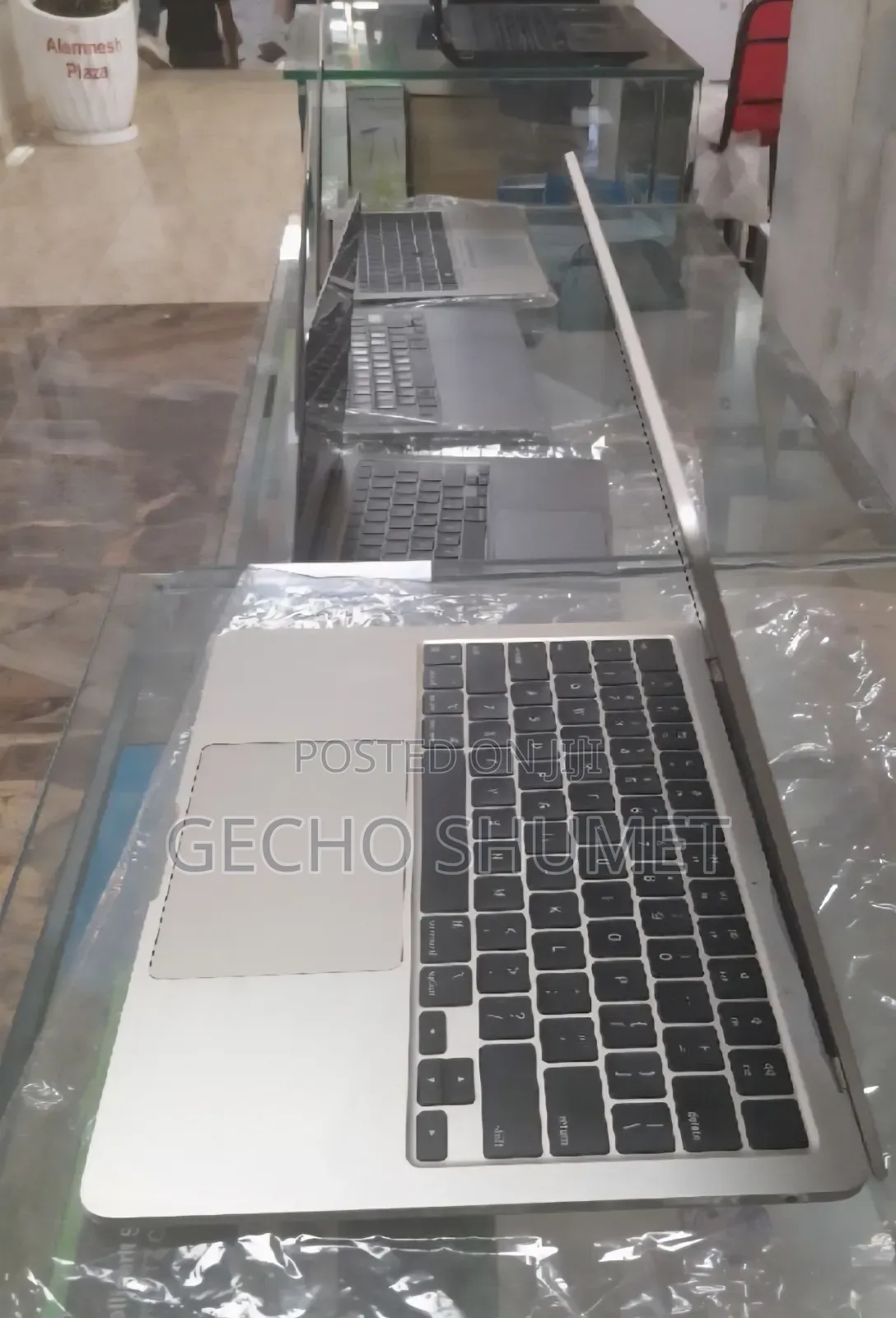 New Laptop Apple MacBook Air 2022 M2 16GB Apple M2 SSD 1T