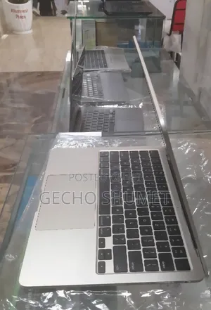 New Laptop Apple MacBook Air 2022 M2 16GB Apple M2 SSD 1T