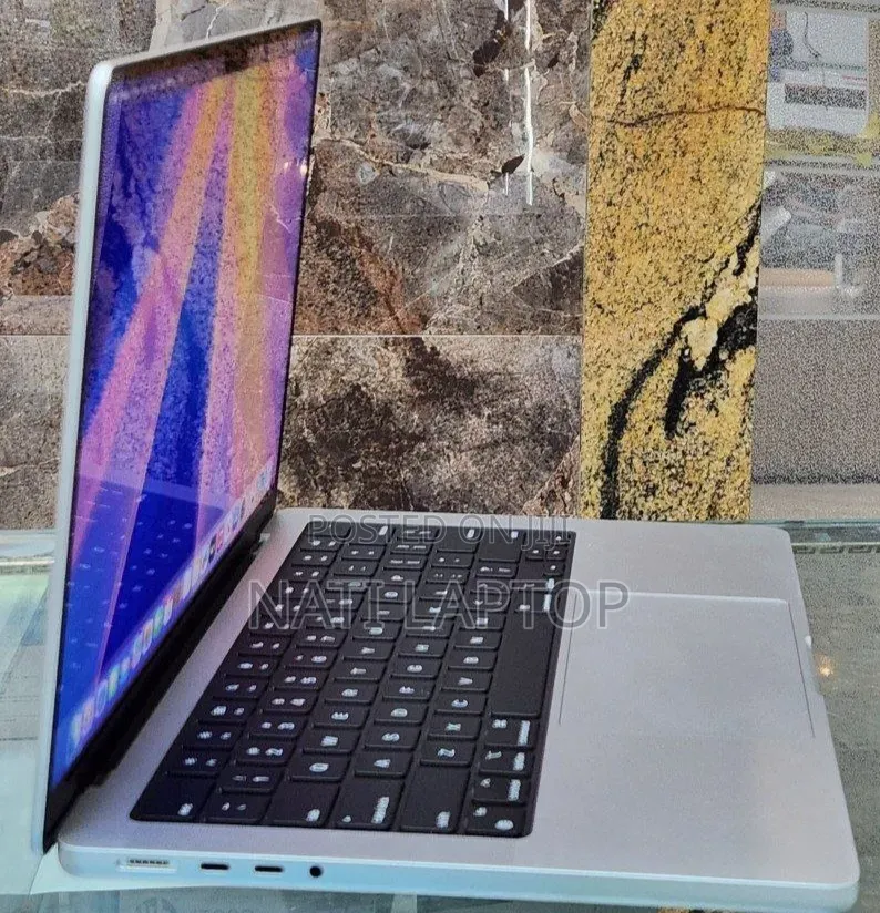 New Laptop Apple MacBook Pro 2024 M4 24GB Apple M4 Pro SSD 512GB
