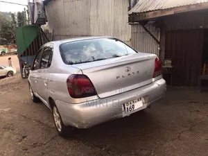 Toyota Platz 2001 Silver