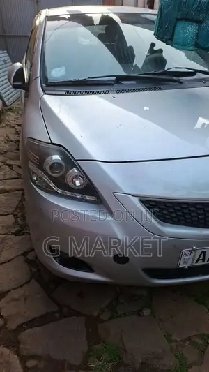 Toyota Belta 2010 Silver