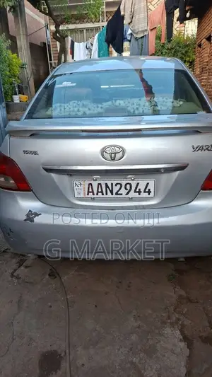 Toyota Belta 2010 Silver