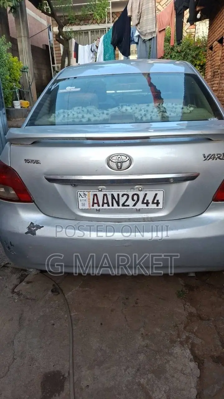 Toyota Belta 2010 Silver