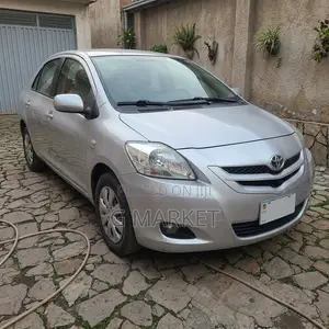 Toyota Belta 2010 Silver