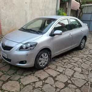 Toyota Belta 2010 Silver