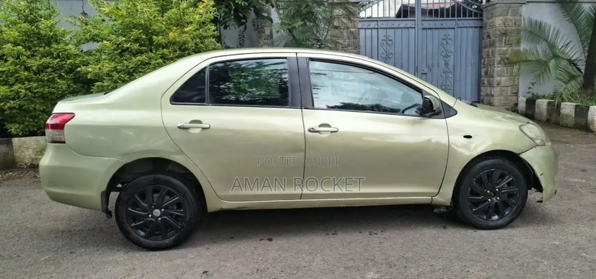 Toyota Yaris 2007 Gold