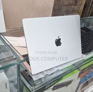 New Laptop Apple MacBook Pro 2024 M4 24GB Apple M4 SSD 512GB