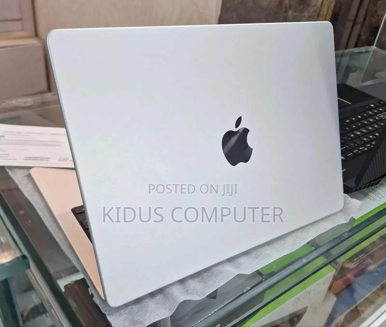 New Laptop Apple MacBook Pro 2024 M4 24GB Apple M4 SSD 512GB