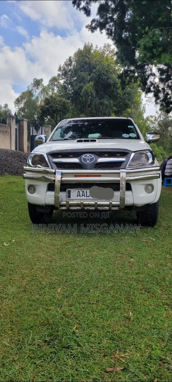 Toyota Hilux 2010 White
