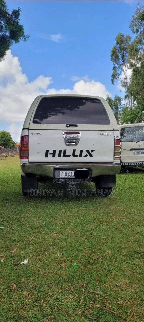 Toyota Hilux 2010 White