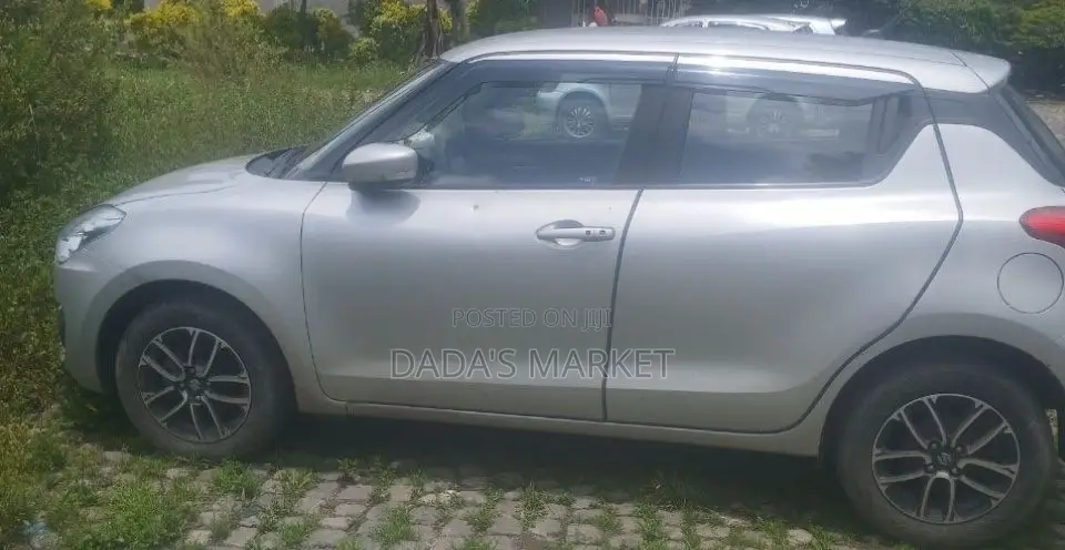 Suzuki Swift 2021 Silver