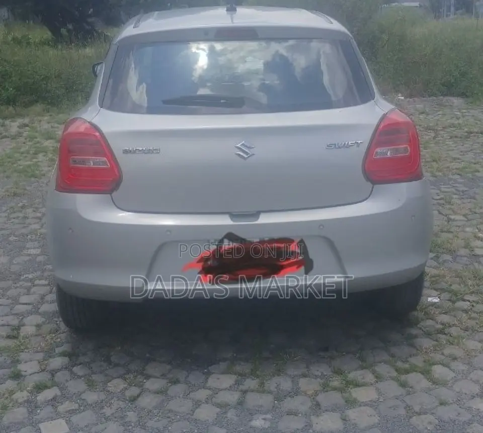 Suzuki Swift 2021 Silver