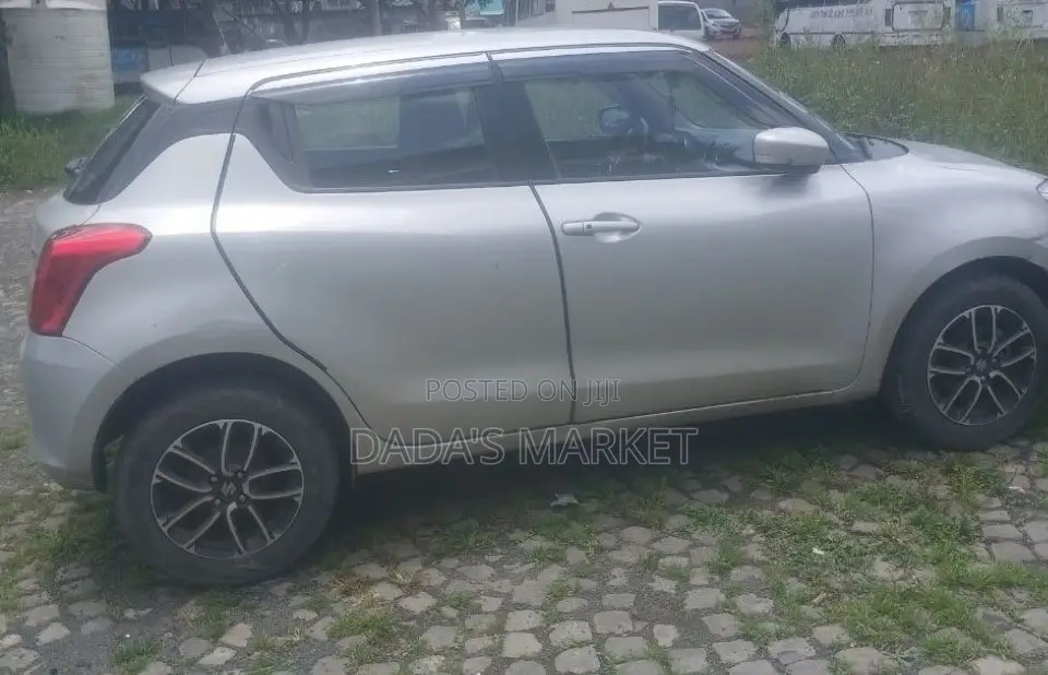 Suzuki Swift 2021 Silver