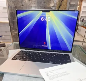 New Laptop Apple MacBook Pro 2024 M4 Pro 24GB Apple M4 Pro SSD 512GB