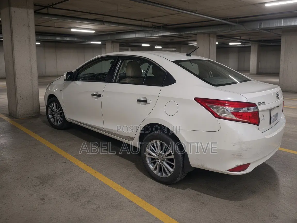 Toyota Yaris L Hatchback 5dr 2015 White