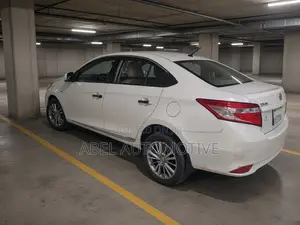 Toyota Yaris L Hatchback 5dr 2015 White