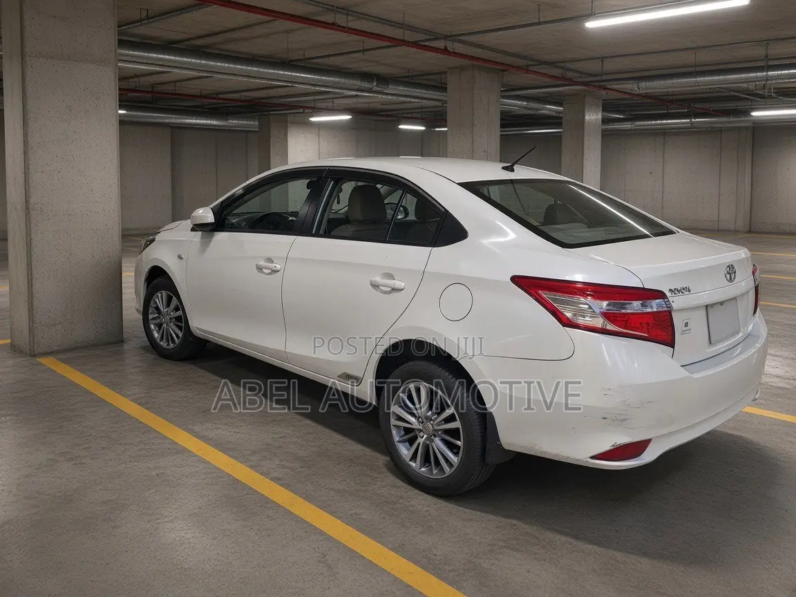 Toyota Yaris L Hatchback 5dr 2015 White