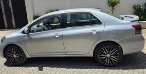 Toyota Yaris 2010 Silver