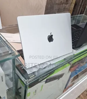 New Laptop Apple MacBook Pro 2024 M4 Pro 24GB Apple M4 Pro SSD 512GB