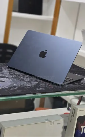 New Laptop Apple MacBook Air 2022 M2 8GB Apple M2 SSD 256GB