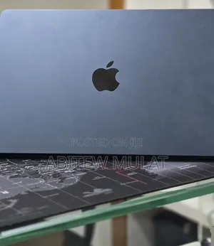 New Laptop Apple MacBook Air 2022 M2 8GB Apple M2 SSD 256GB
