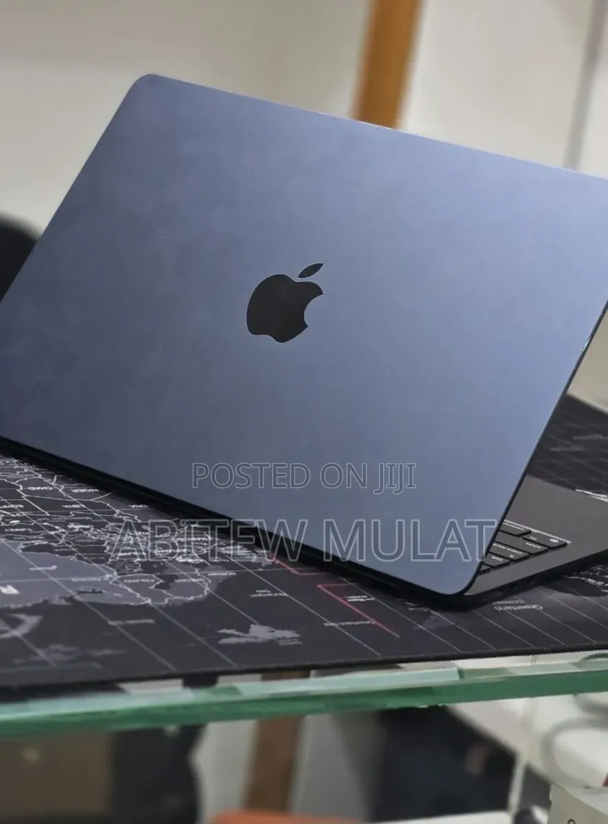 New Laptop Apple MacBook Air 2022 M2 8GB Apple M2 SSD 256GB