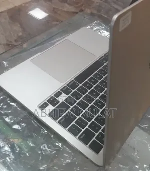New Laptop Apple MacBook Air 2022 M2 16GB Apple M2 SSD 1T