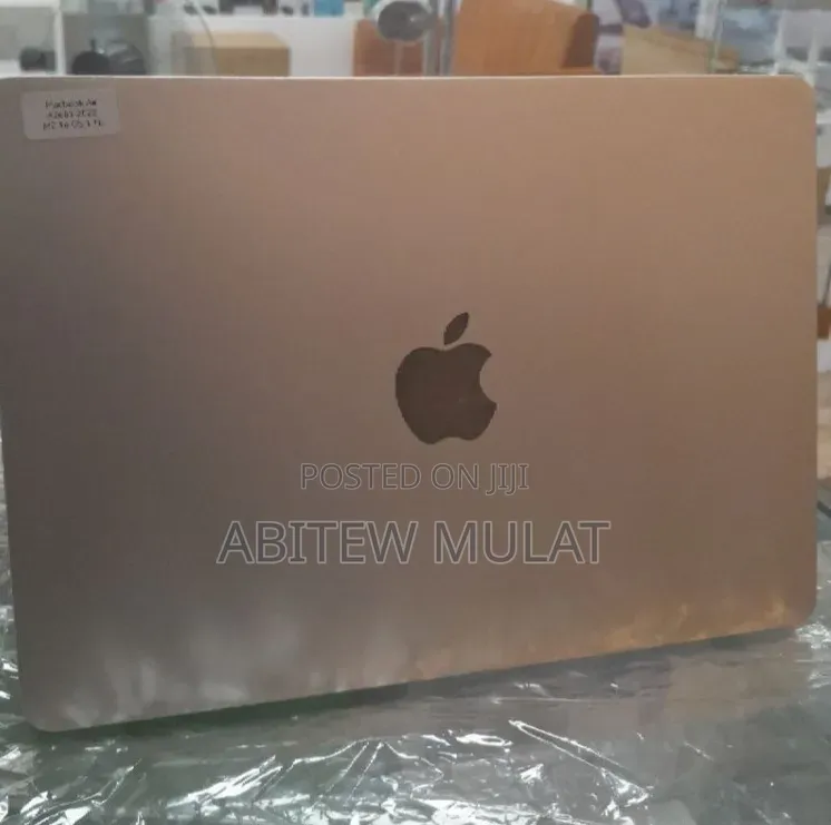 New Laptop Apple MacBook Air 2022 M2 16GB Apple M2 SSD 1T