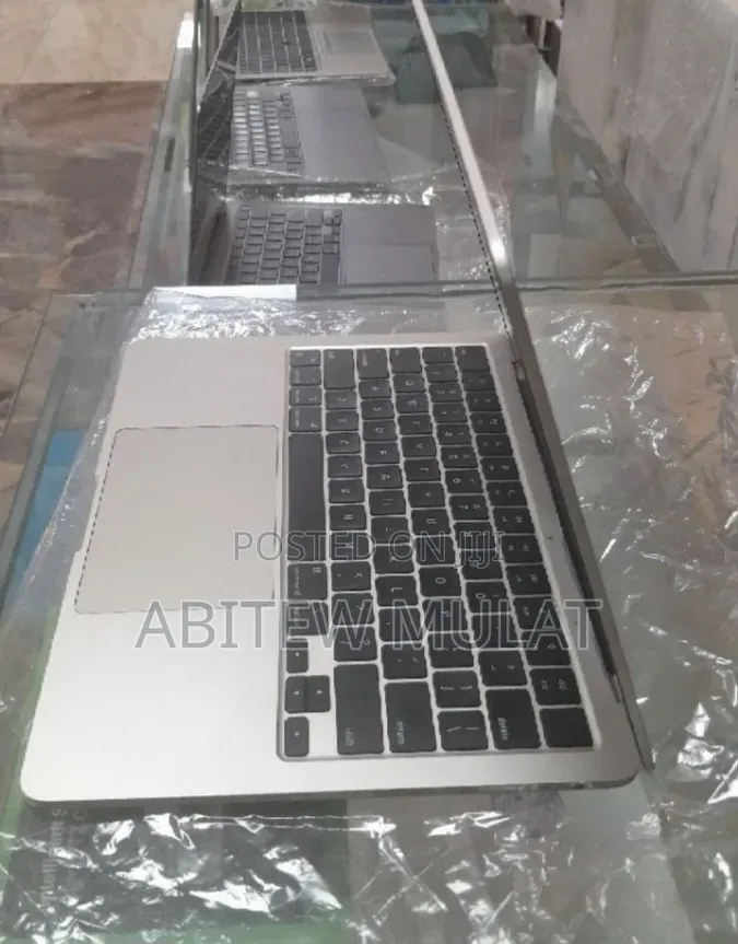 New Laptop Apple MacBook Air 2022 M2 16GB Apple M2 SSD 1T
