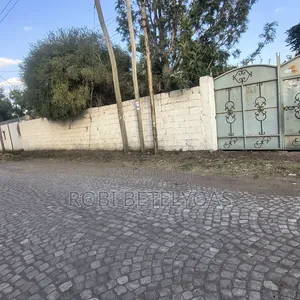 6bdrm House in Service, East Shewa for sale