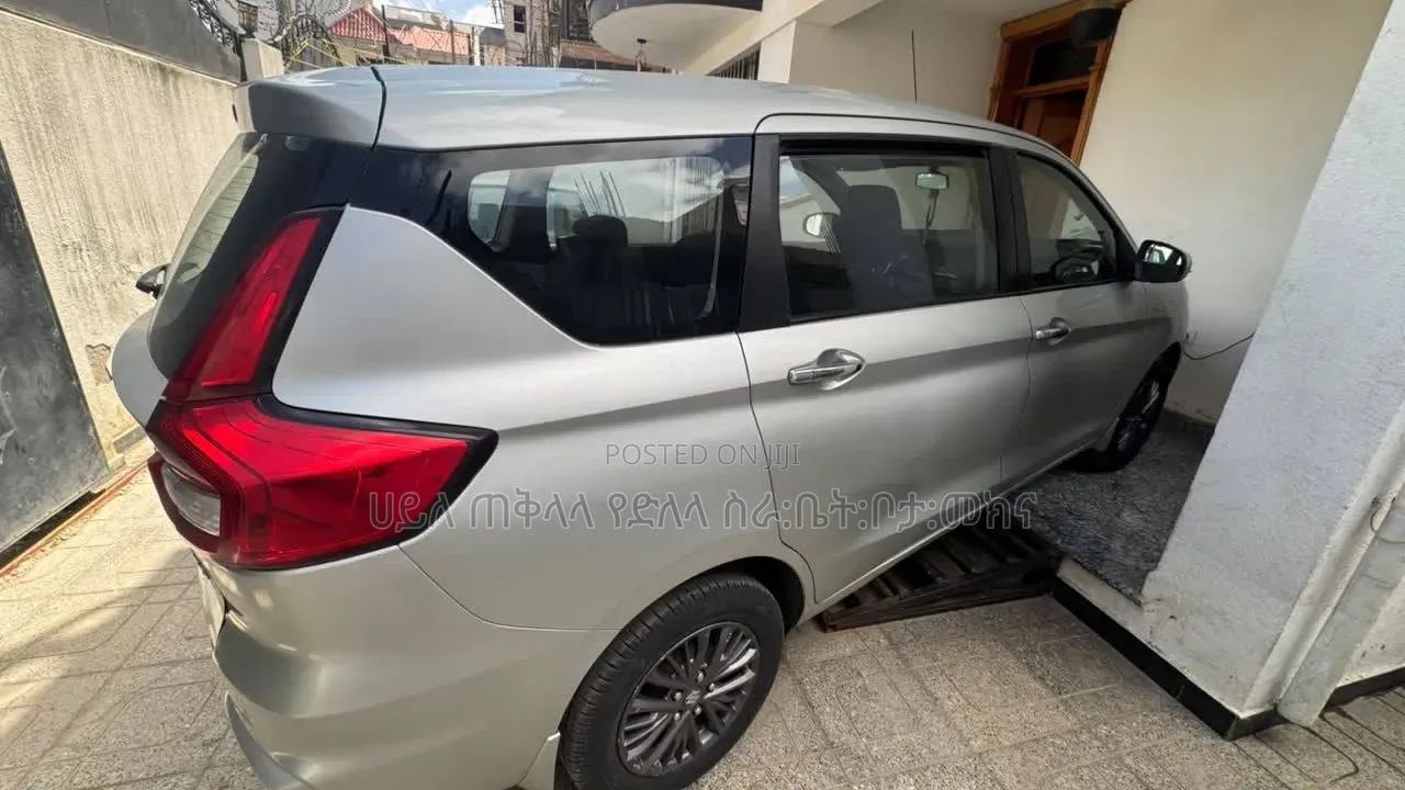 Suzuki Ertiga 2021 Silver