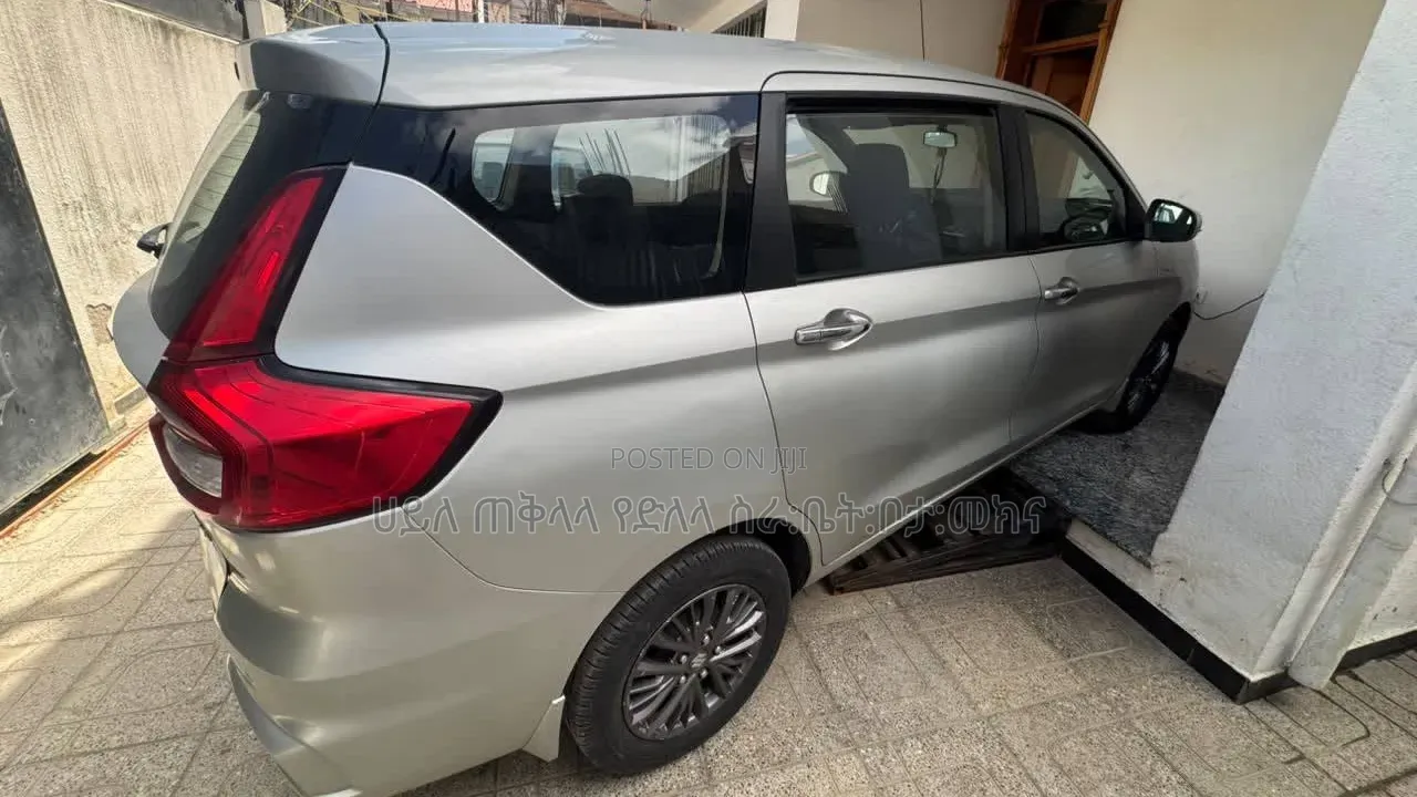 Suzuki Ertiga 2021 Silver