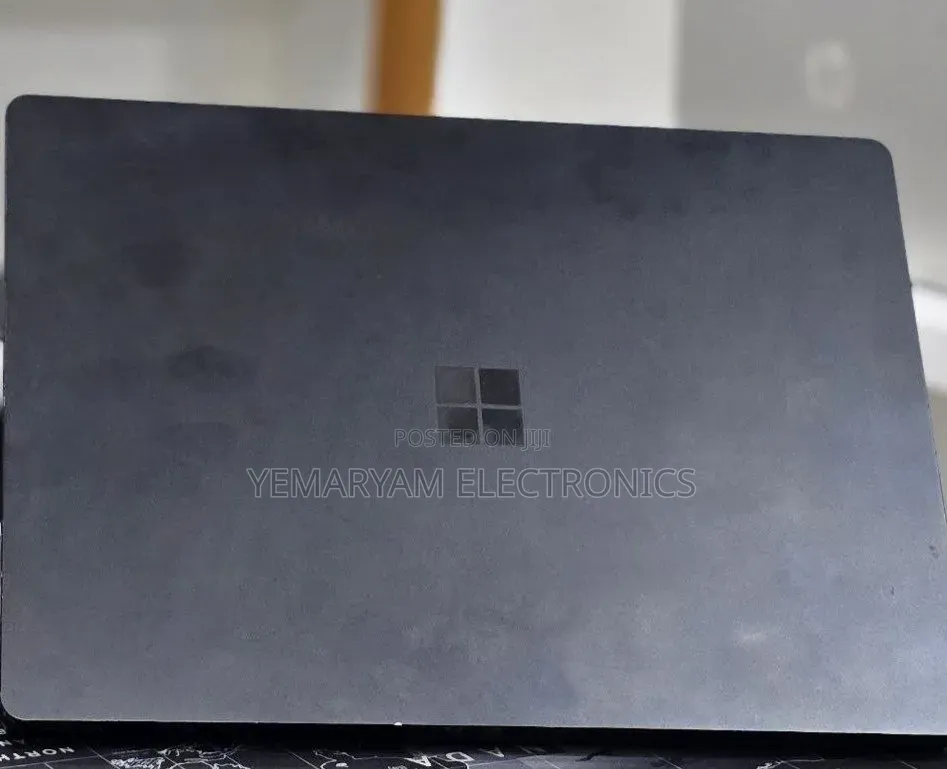 New Laptop Microsoft Surface 16GB Intel Core i7 SSD 512GB