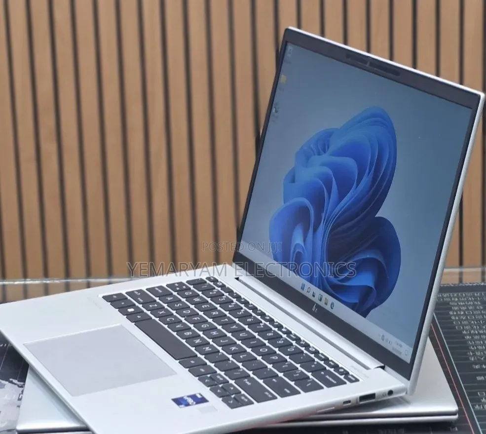 New Laptop HP EliteBook 840 G10 16GB Intel Core i7 SSD 512GB