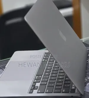 New Laptop Apple MacBook Pro 2020 M1 16GB Apple M1 SSD 256GB