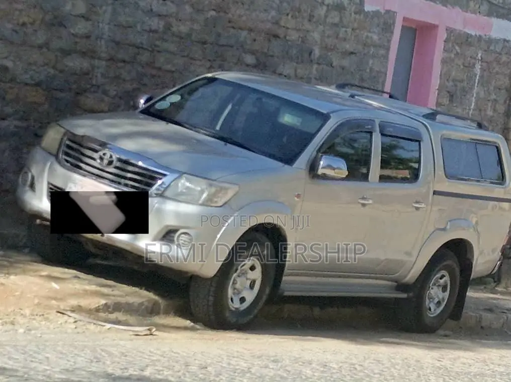 Toyota Hilux 2013 Silver