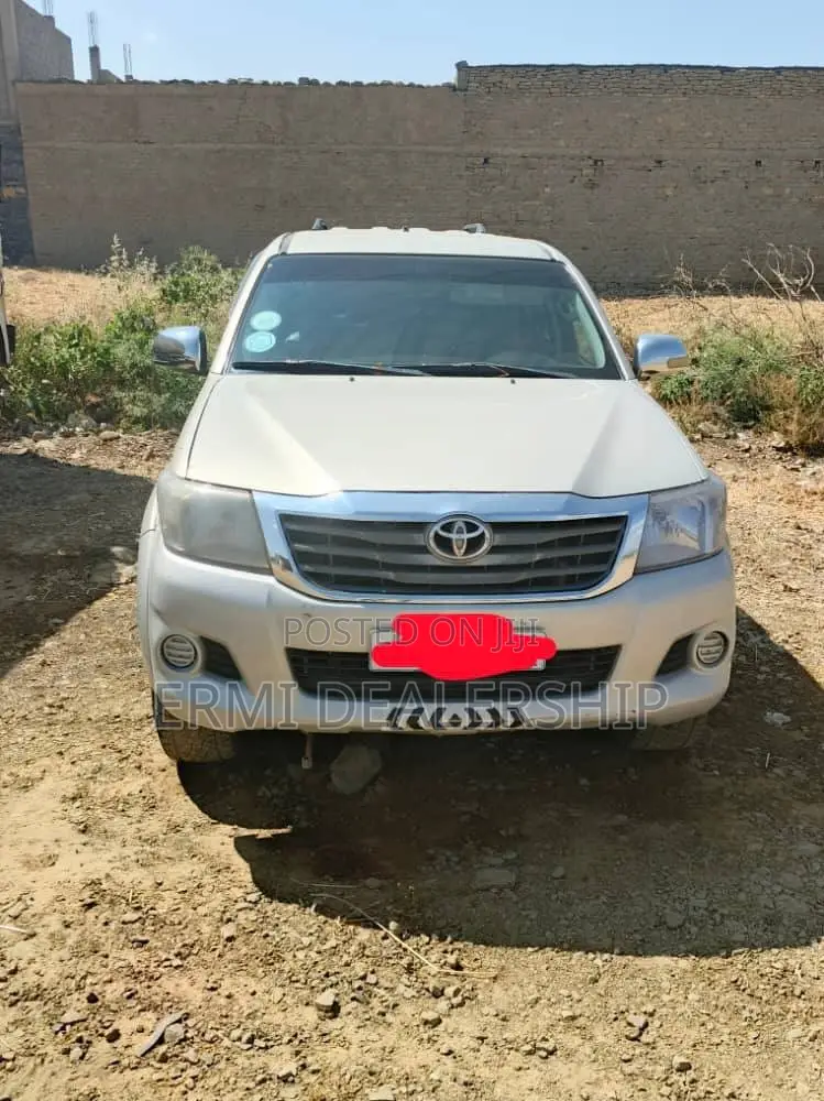 Toyota Hilux 2013 Silver