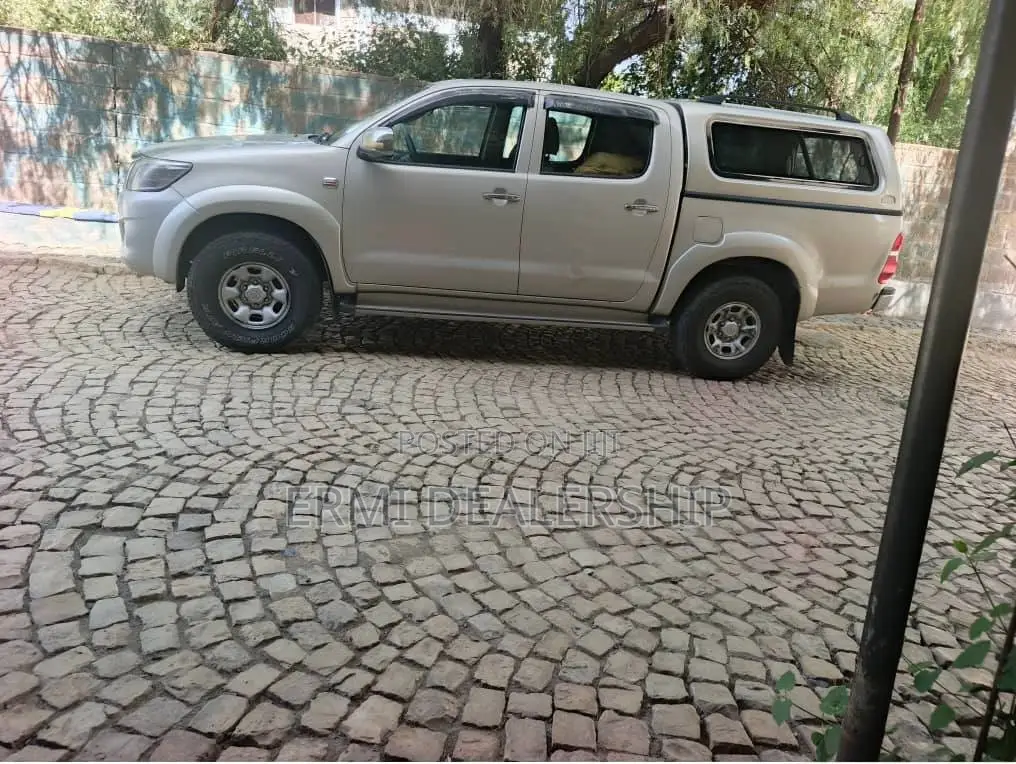Toyota Hilux 2013 Silver