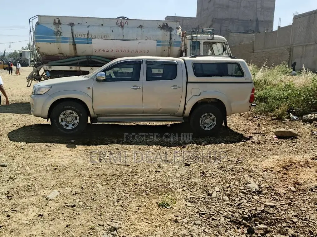 Toyota Hilux 2013 Silver